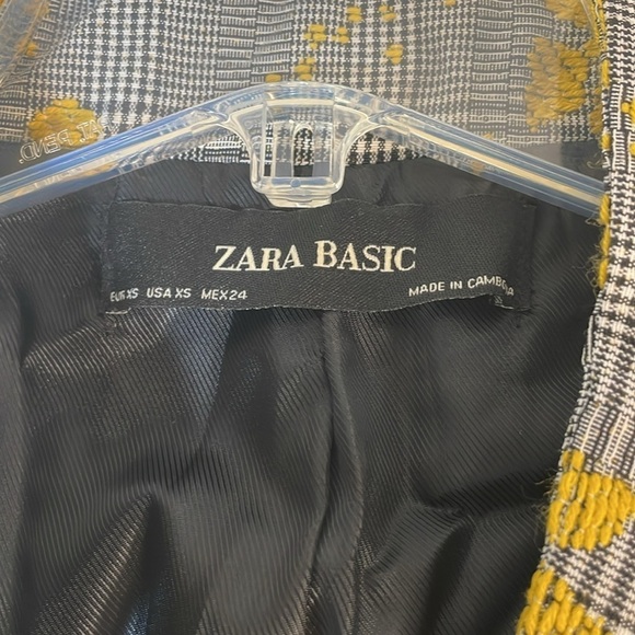 Blogger’s Favorite Zara XS Jacquard Plaid Long Jacket. - Picture 10 of 16